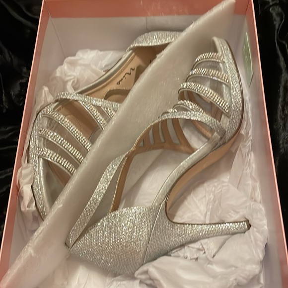 Nina Romolo Silver Sparkly Wedding Party Open Toe Stiletto 3 1/2” Heel Size 7.5M - Picture 9 of 9